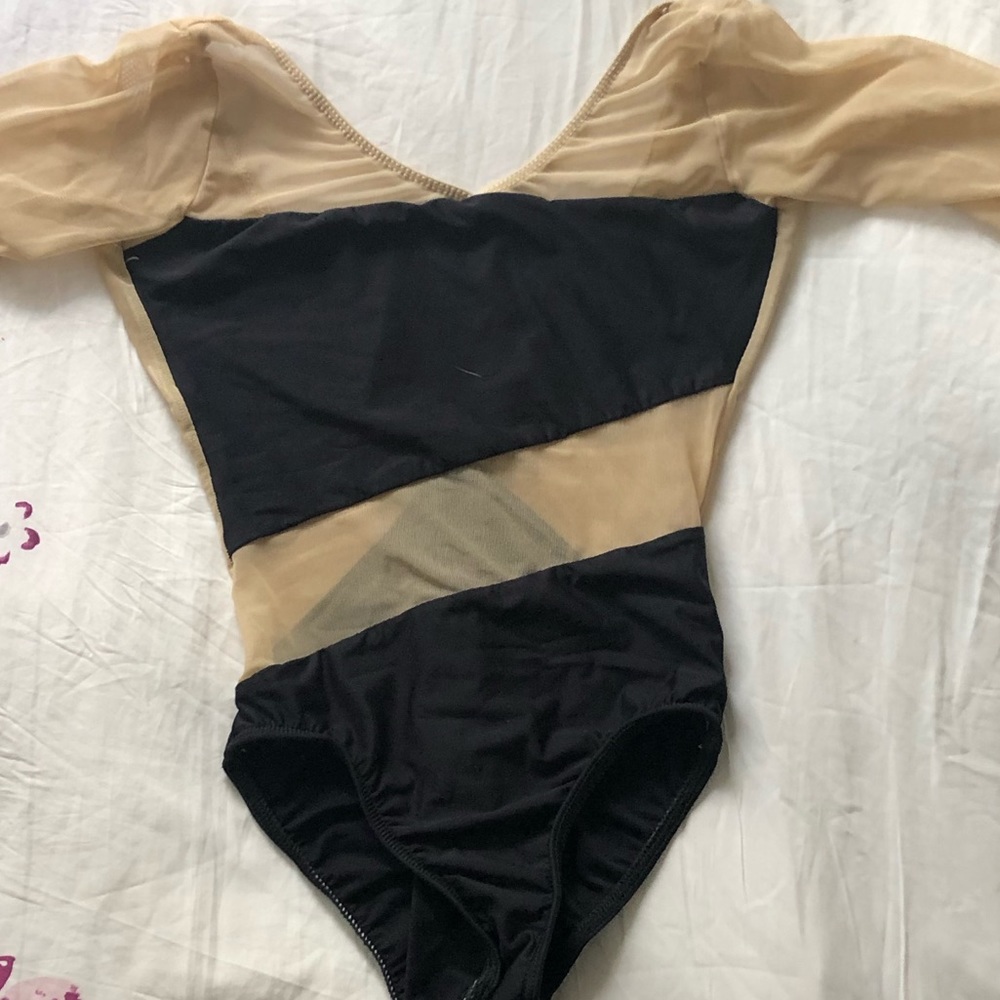 Motionwear leotard with sleeves